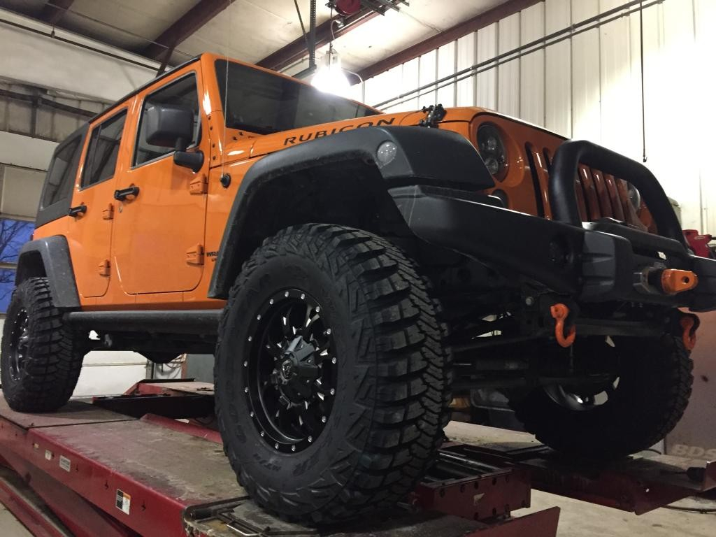 2013 Jeep Wrangler JK 4DR Fuel Krank Wheels Goodyear Wrangler MT R 